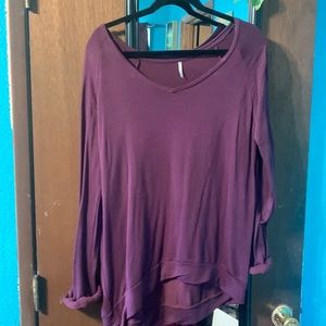 Light sweater with cuffed sleeves